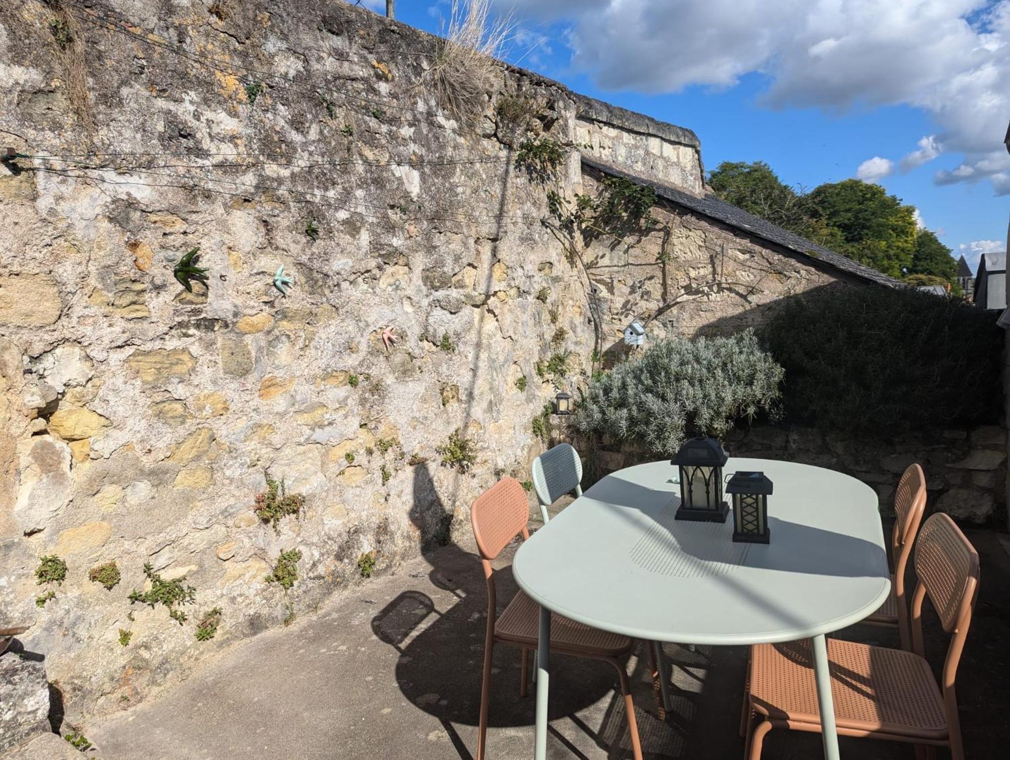 Appartement Des Hirondelles , Au Pied Du Chateau Chinon Exterior foto